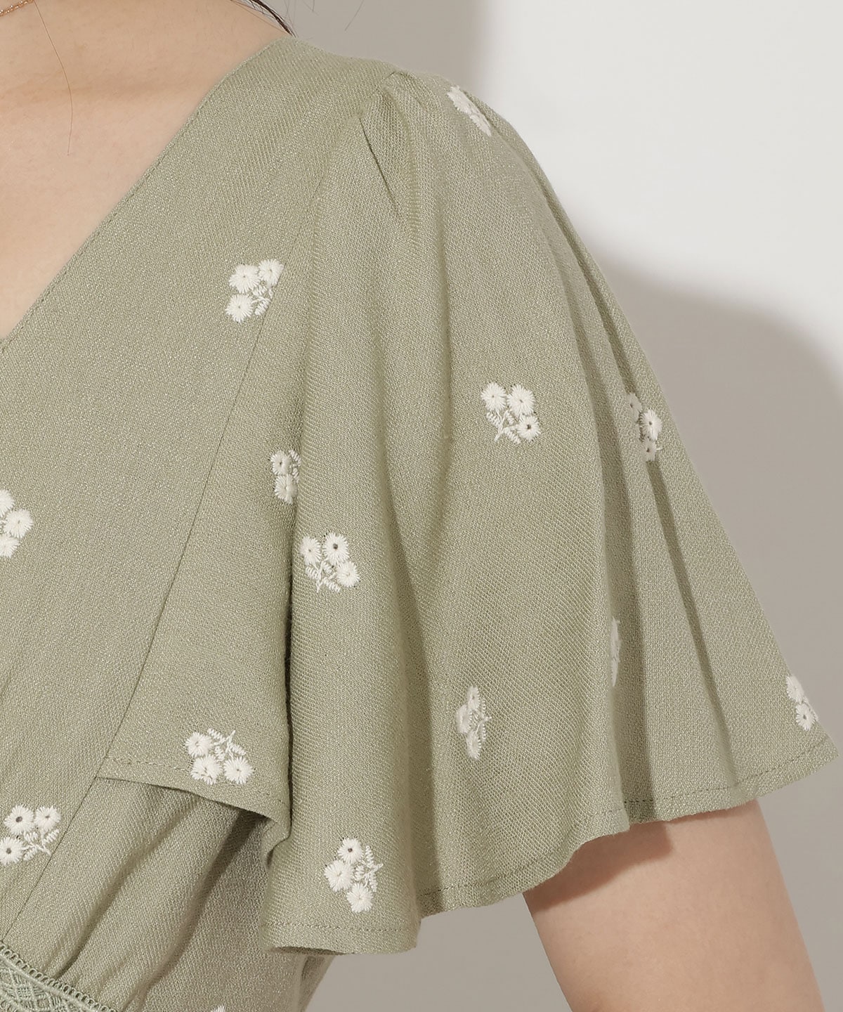 小花刺繍フレアスリーブワンピース