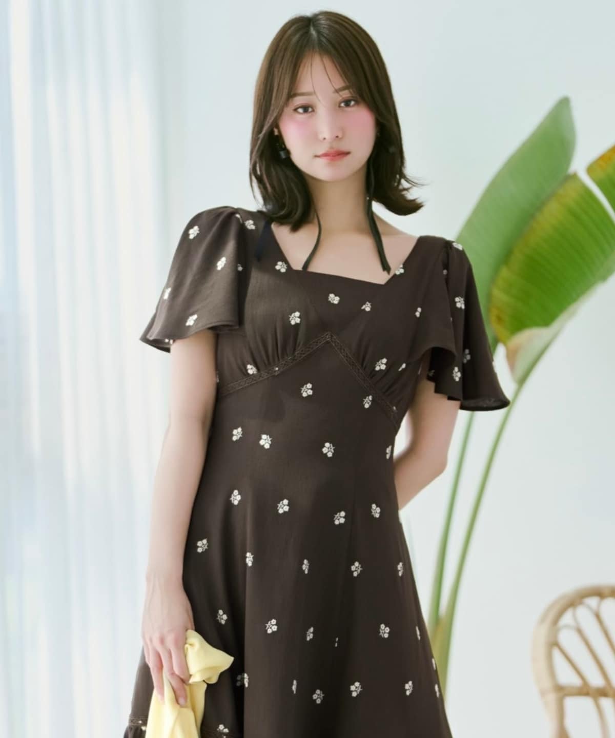 小花刺繍フレアスリーブワンピース