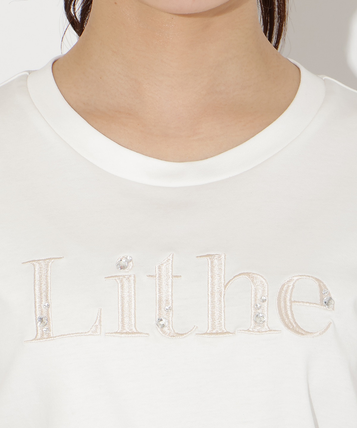 ビジュー付き刺繍ロゴTシャツ