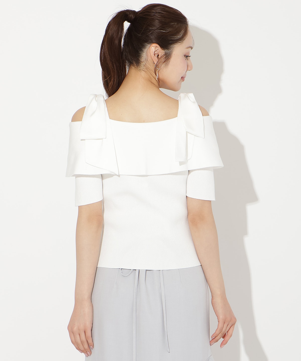 リボンオフショルハーフスリーブニット