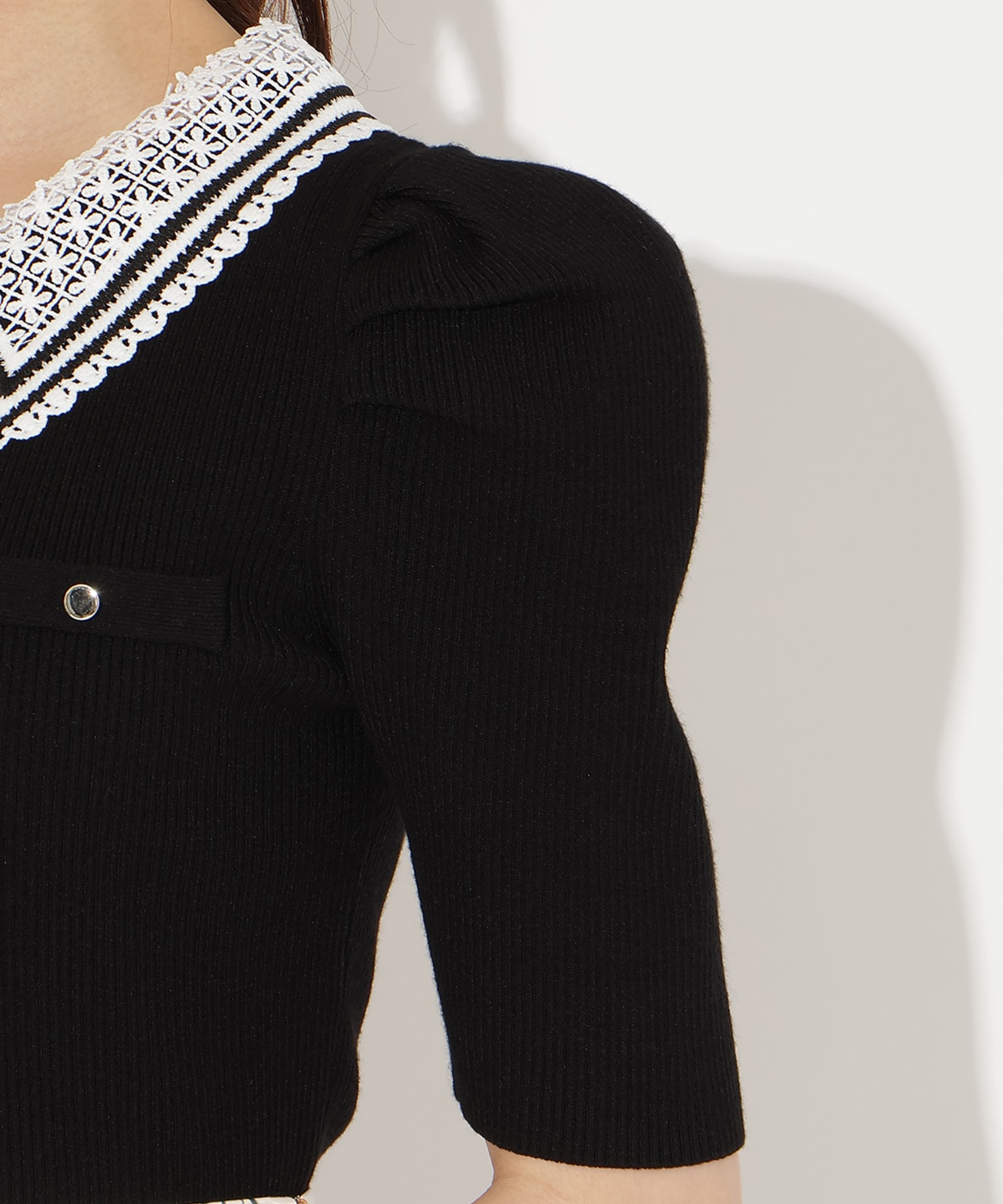 バイカラーレース襟リブニット