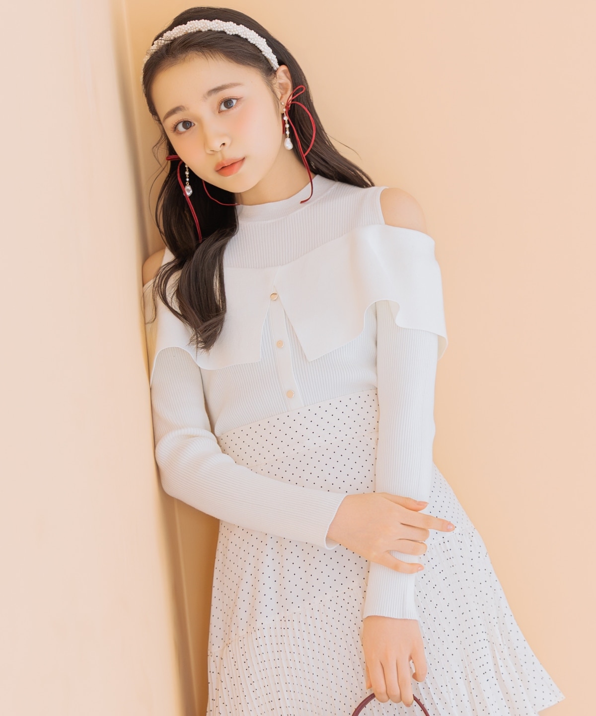 オープンショルダーレイヤードニット