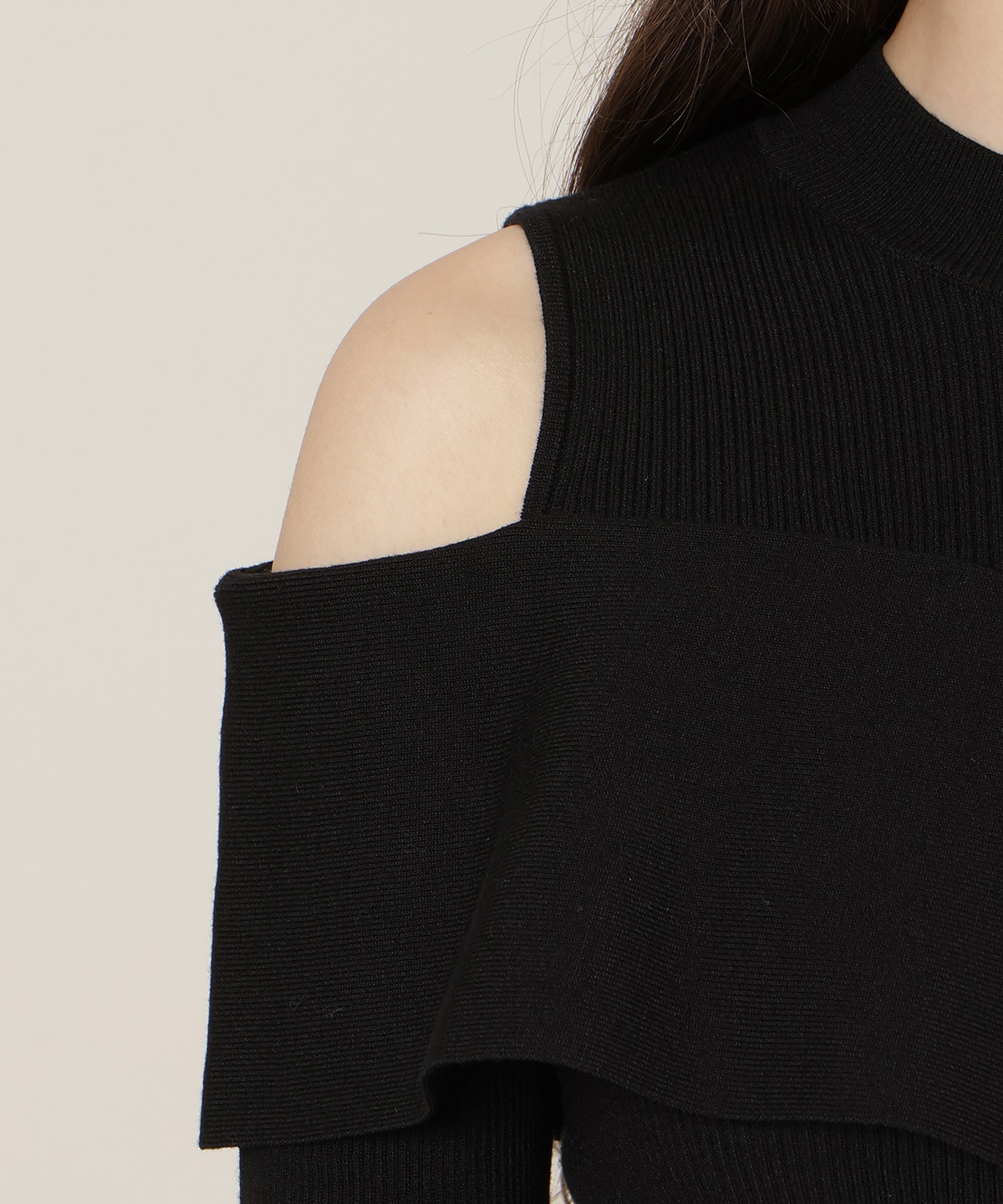 オープンショルダーレイヤードニット