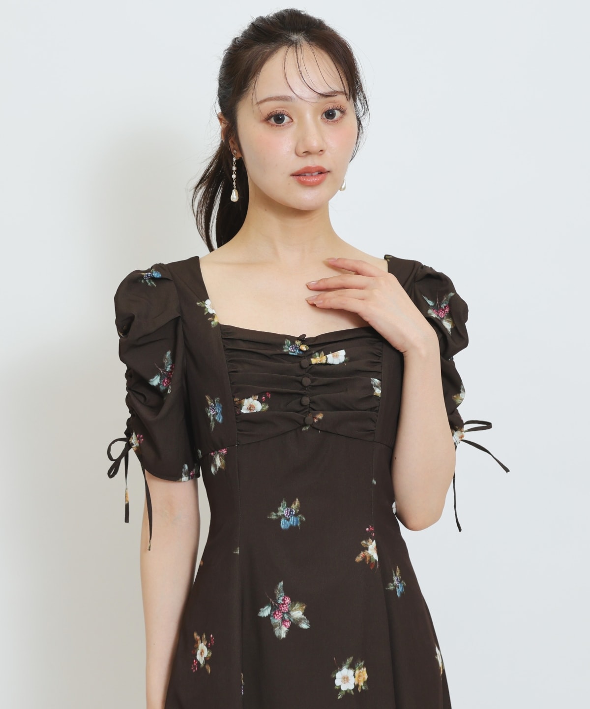 フローラルベリープリントギャザースリーブワンピース
