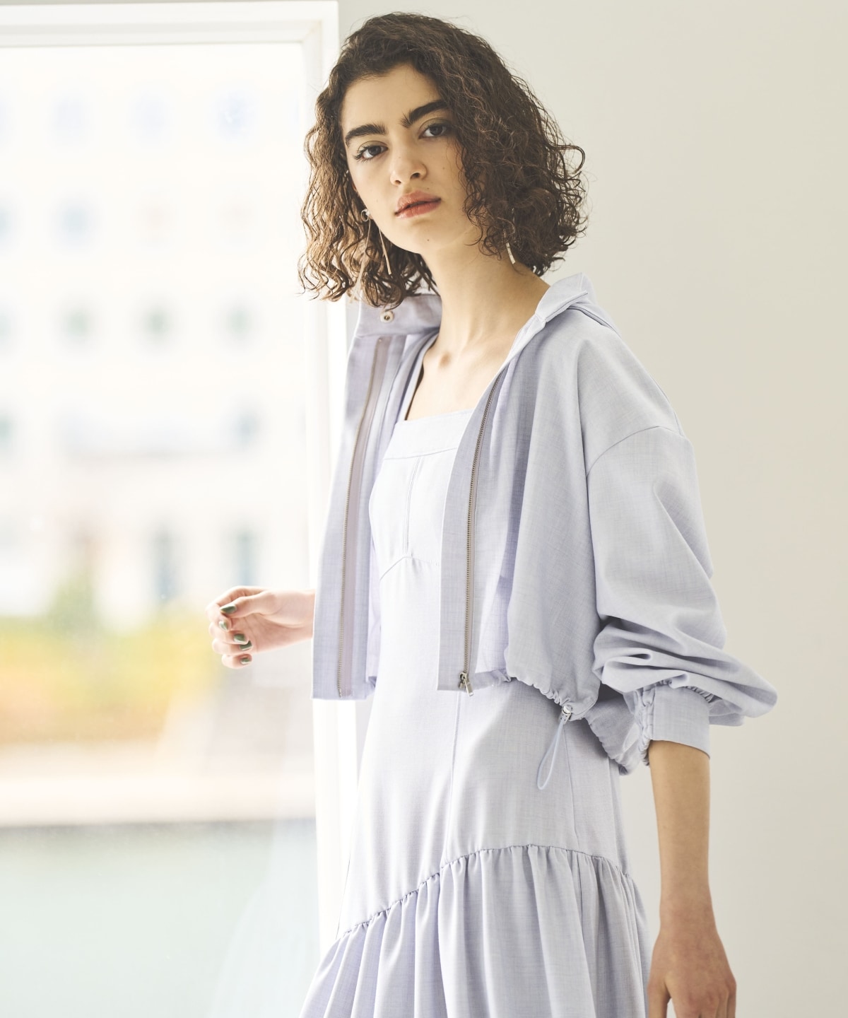 クロップドフーディ＋ティアードワンピース