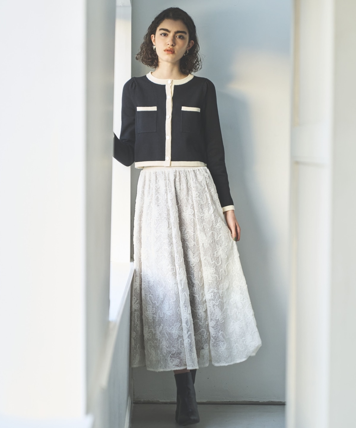 ウエストリブスパンコール刺しゅうレースロングスカート