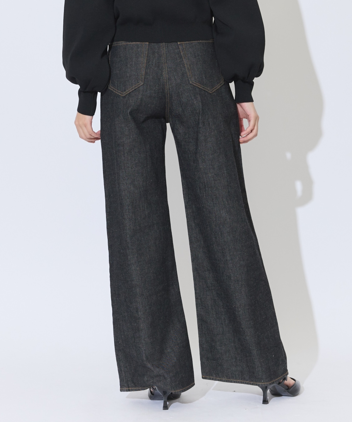 タックワイドデニムパンツ