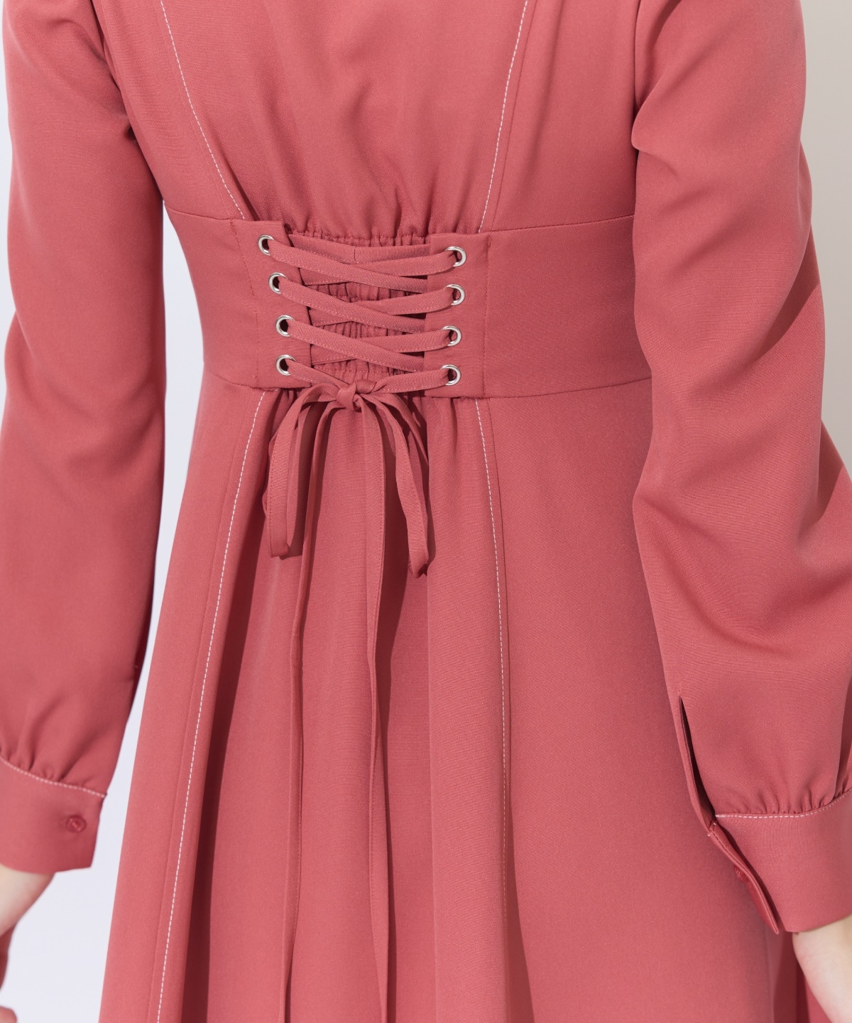 デコルテあき配色ステッチワンピース