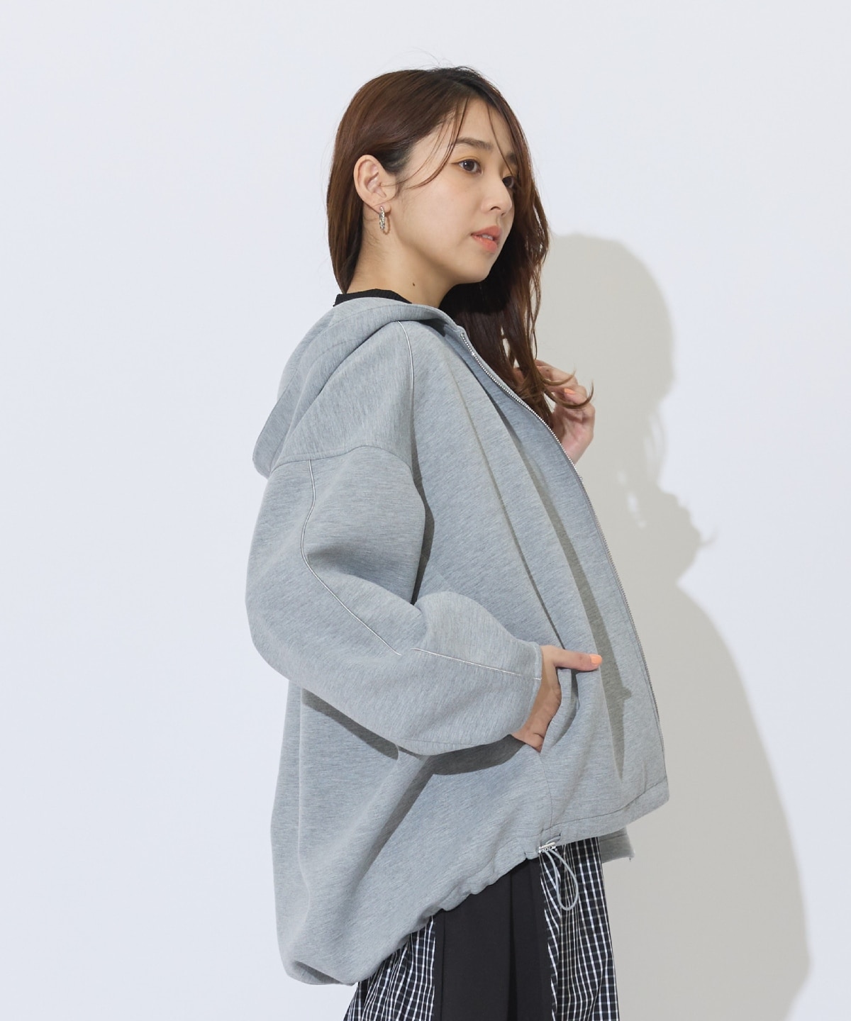 ダンボールポンチフーディーブルゾン