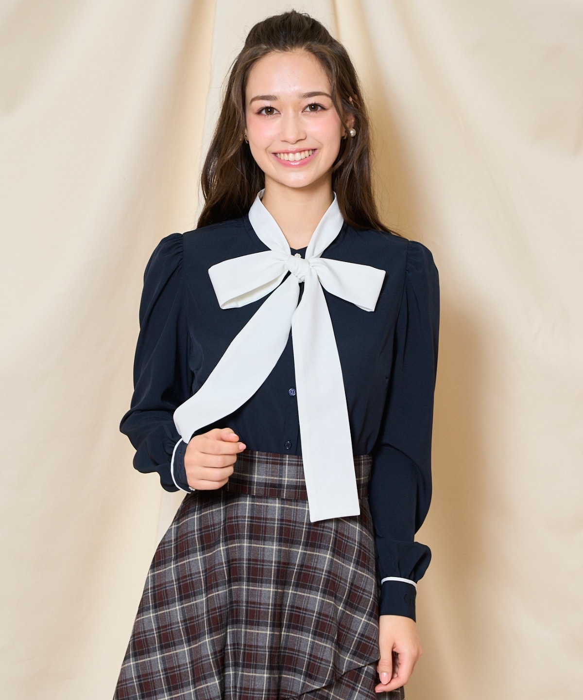 カフス刺繍ボウタイブラウス