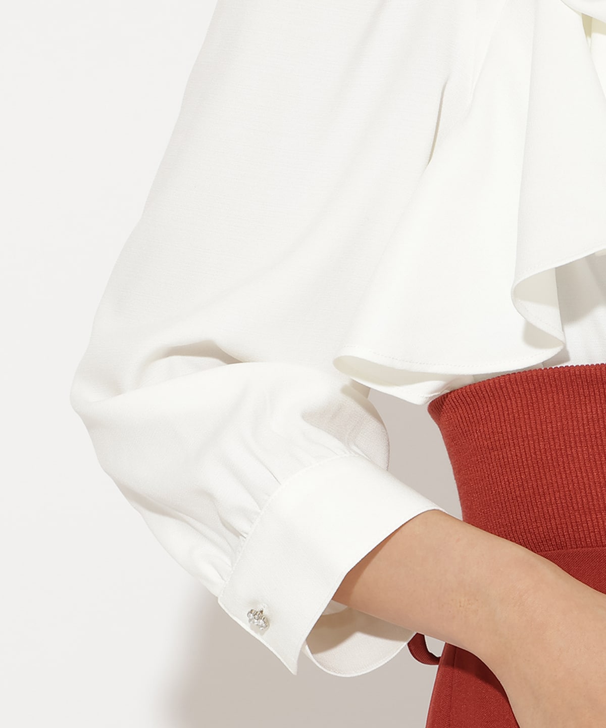 ビジューボタンフリルケープブラウス