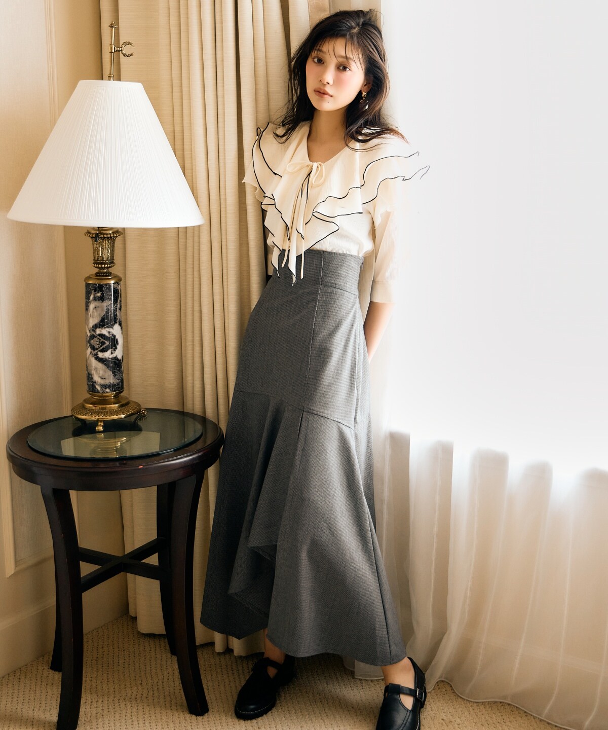 ラッフルハーフスリーブブラウス