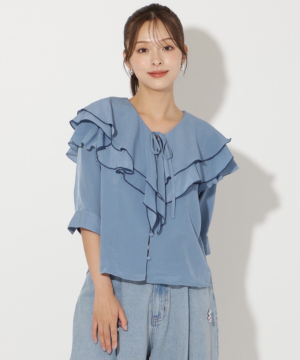 ラッフルハーフスリーブブラウス