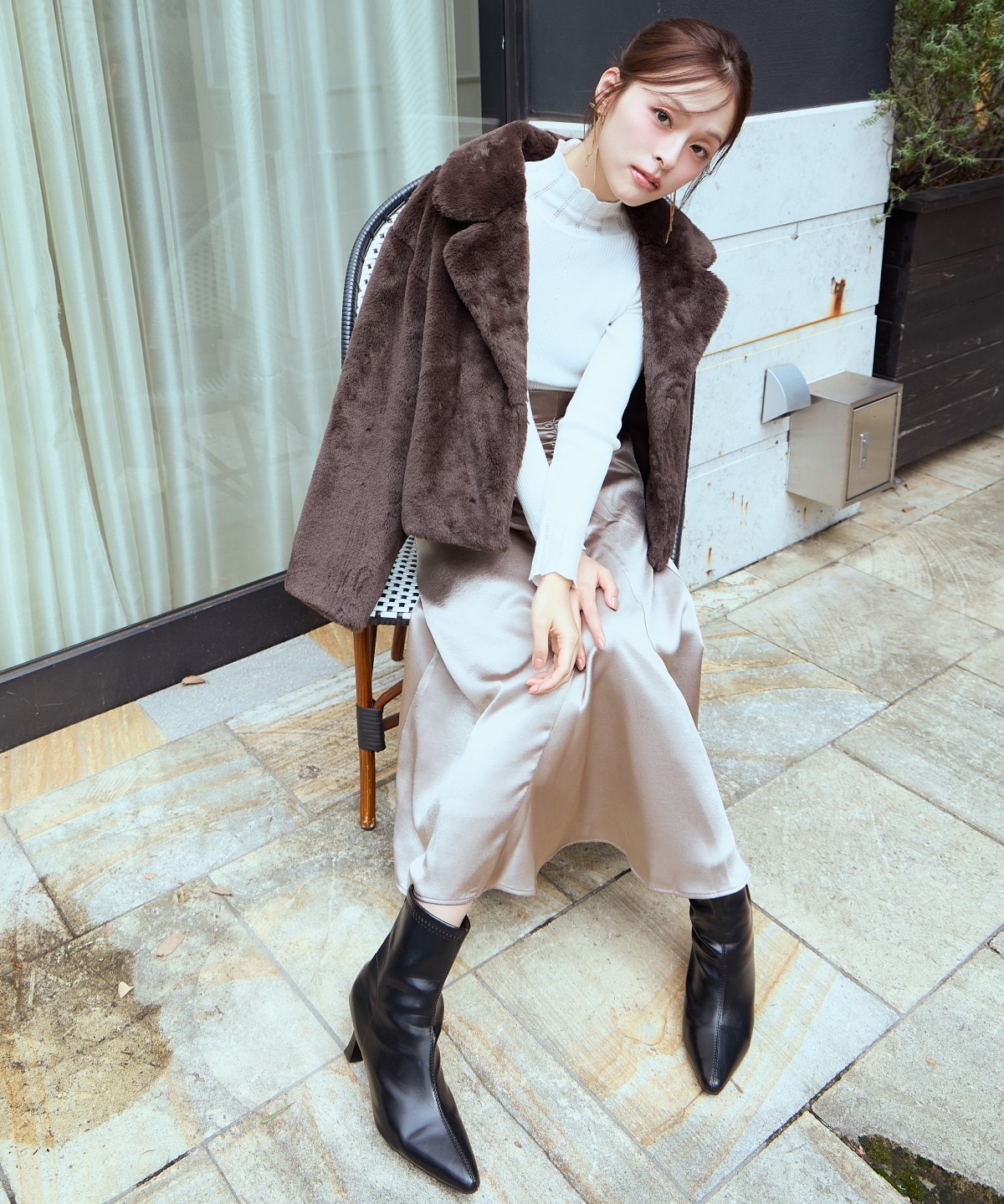 ワンサイドシャーリングサテンスカート