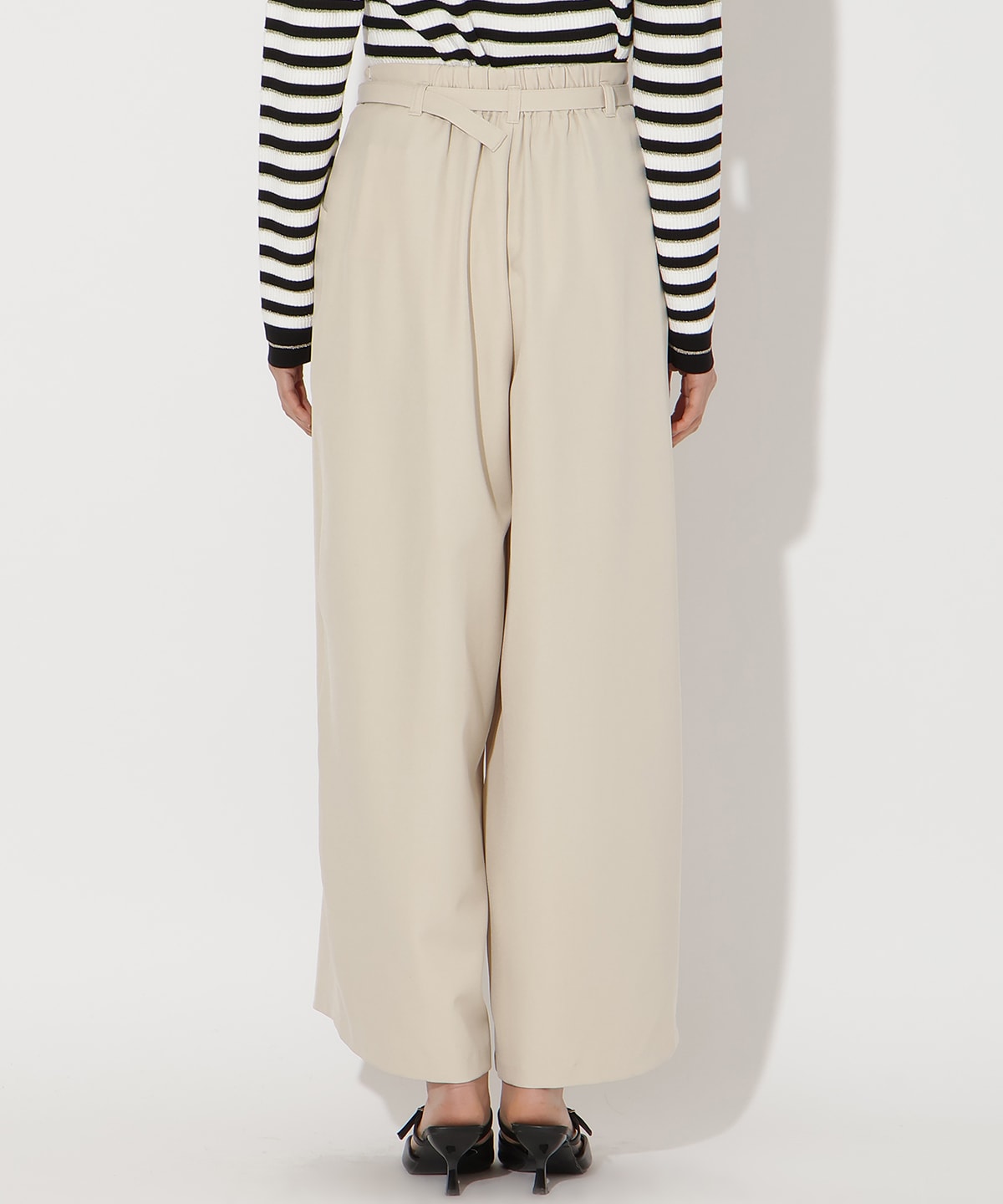 タックワイドパンツ