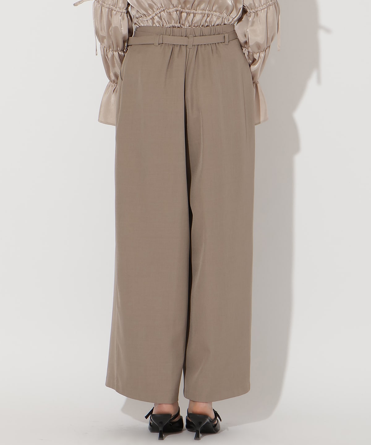 タックワイドパンツ