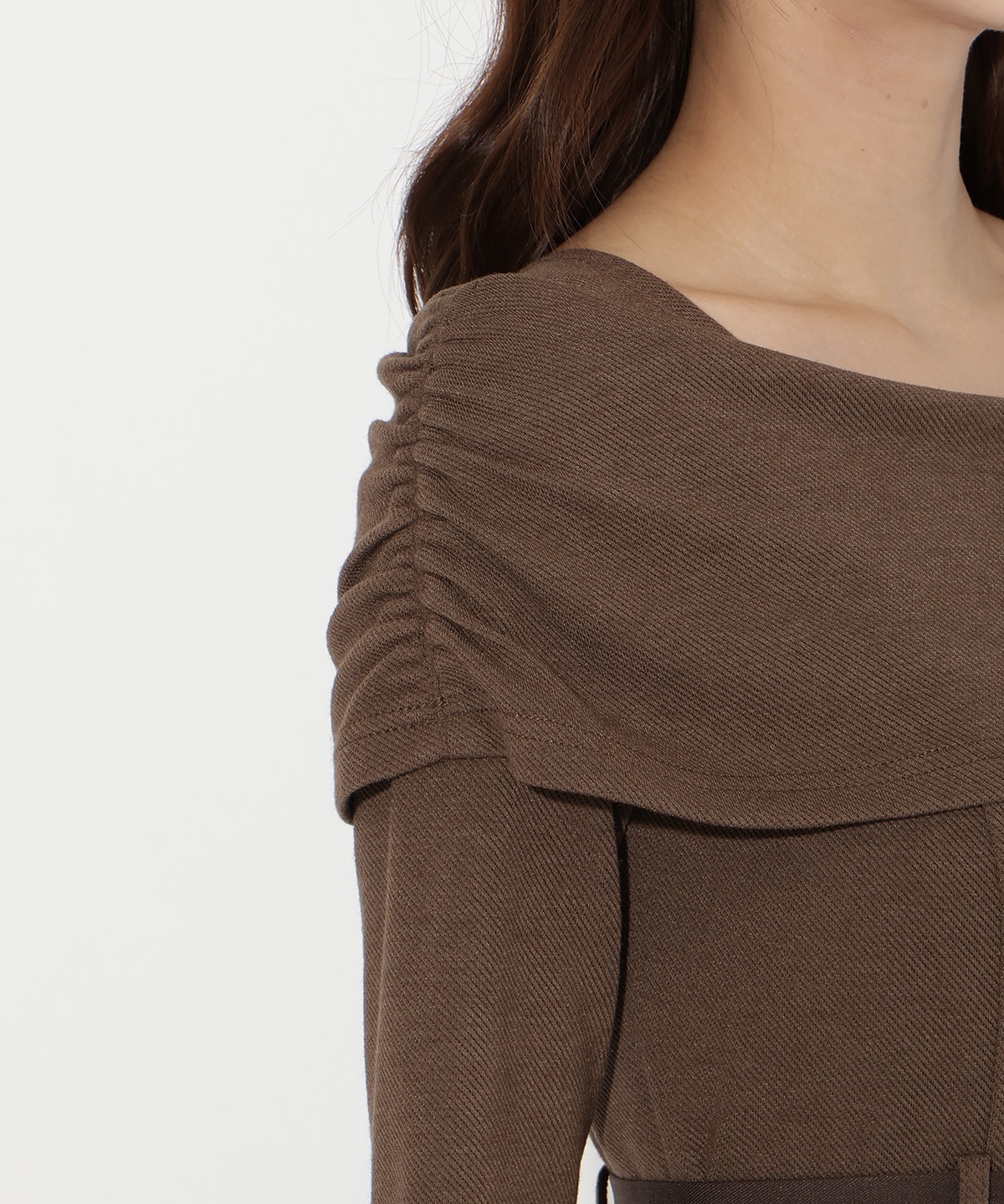 ベルト付きオフショルカットワンピース