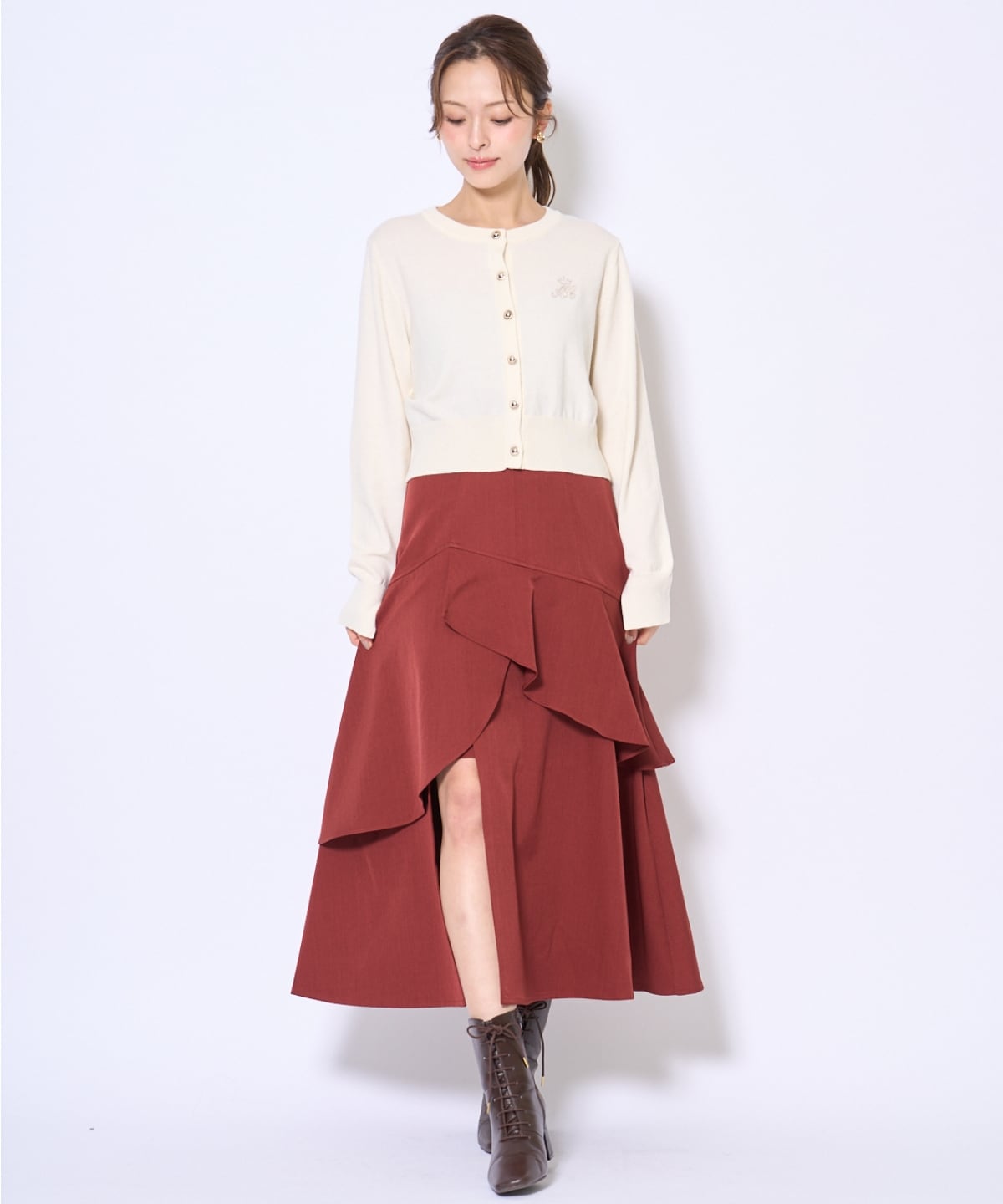 刺繍クルーネック長袖カーディガン