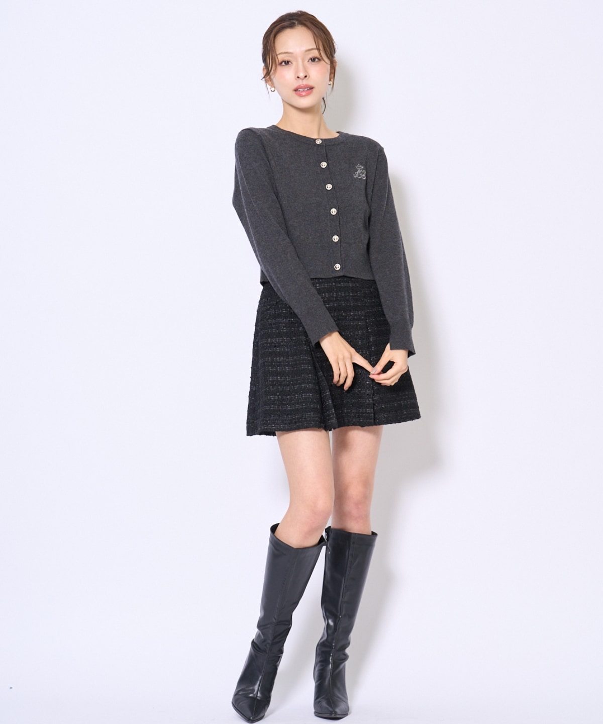 刺繍クルーネック長袖カーディガン