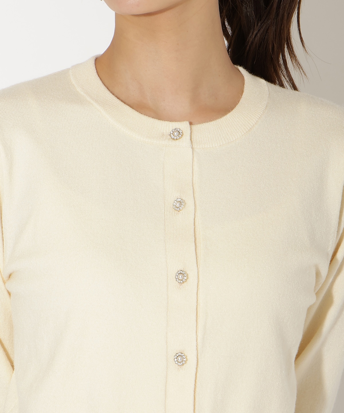 ビジューボタンクルーネックカーディガン