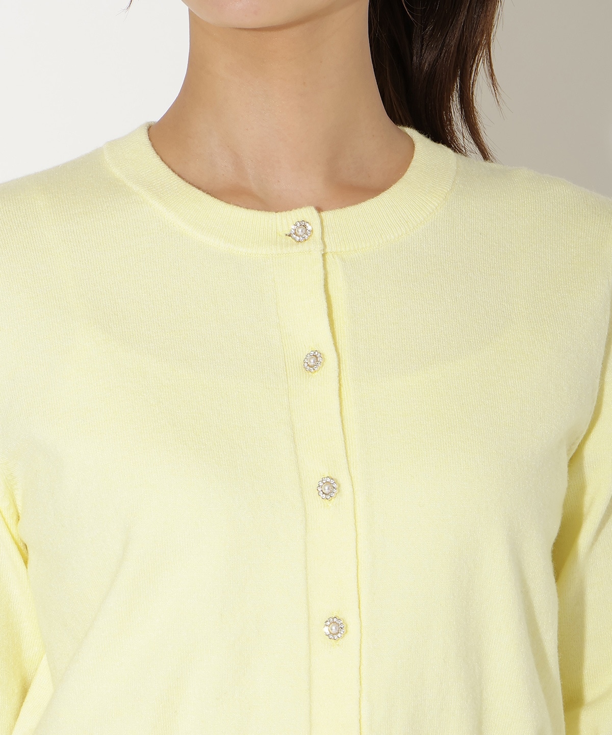 ビジューボタンクルーネックカーディガン