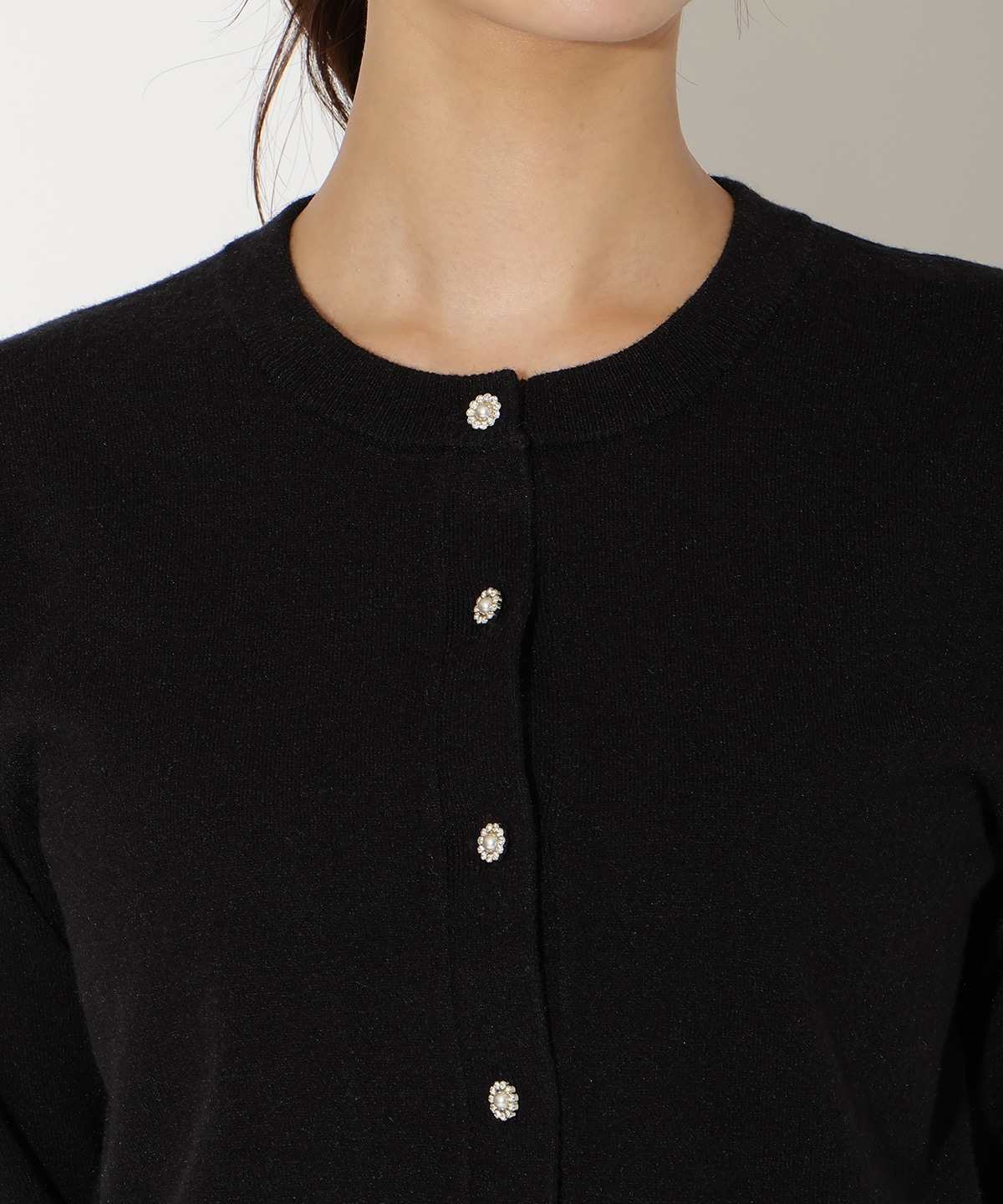 ビジューボタンクルーネックカーディガン