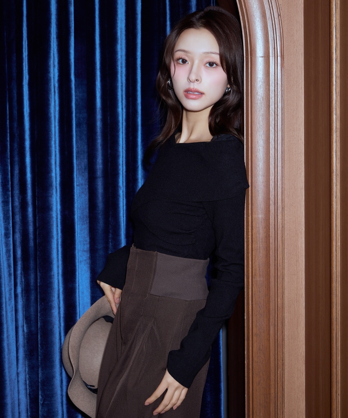 クロスネックプルオーバー