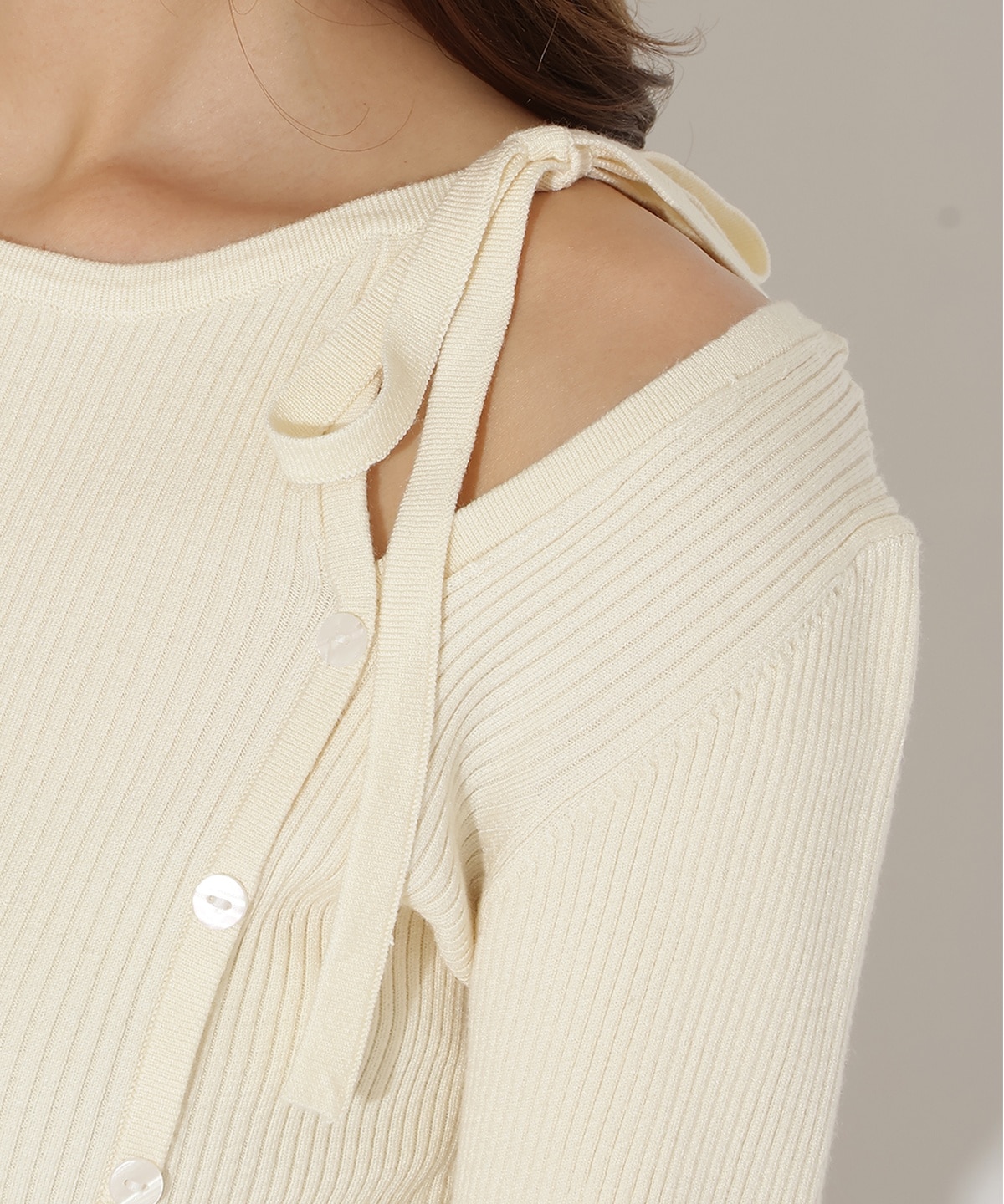 【先行予約受付中】アシメリボンスリットプルオーバー