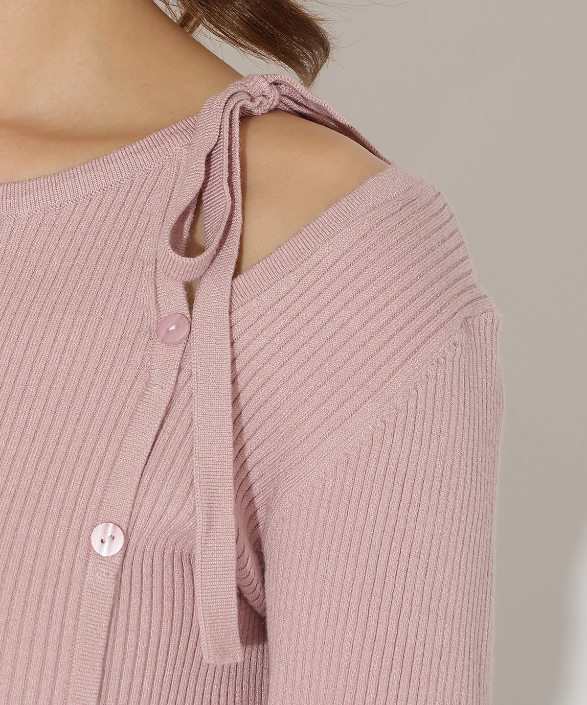 【先行予約受付中】アシメリボンスリットプルオーバー