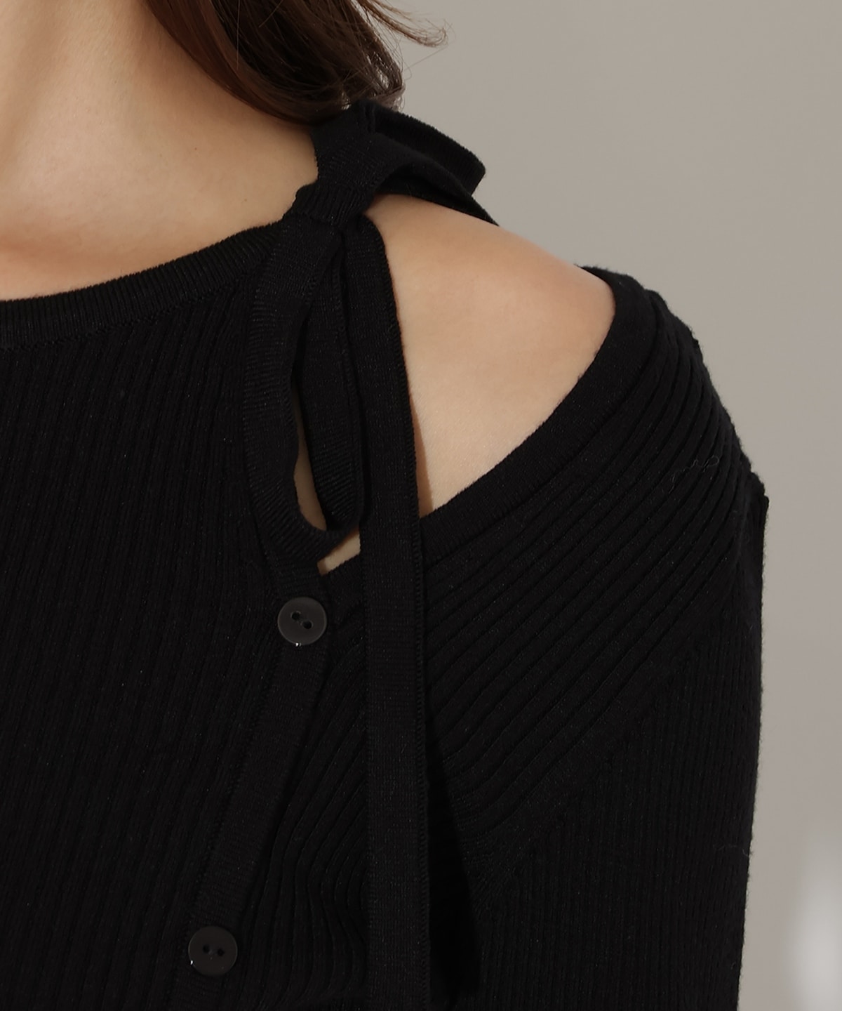 【先行予約受付中】アシメリボンスリットプルオーバー