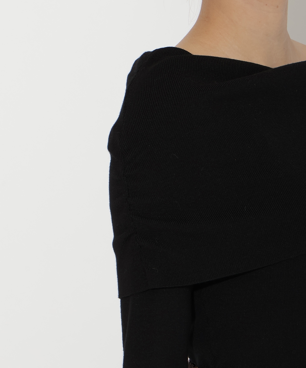 【先行予約受付中】オフショルプルオーバー