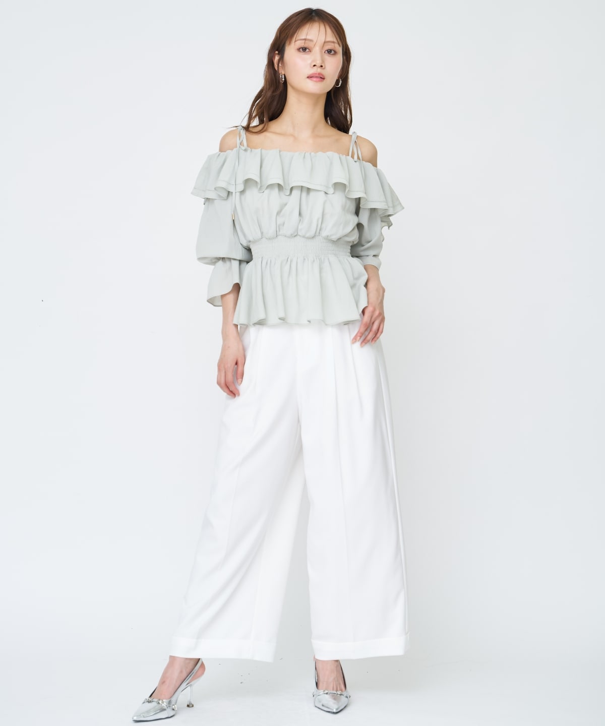 【先行予約受付中】オフショルフリルブラウス