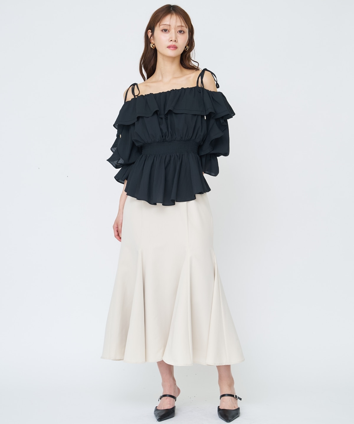 【先行予約受付中】オフショルフリルブラウス