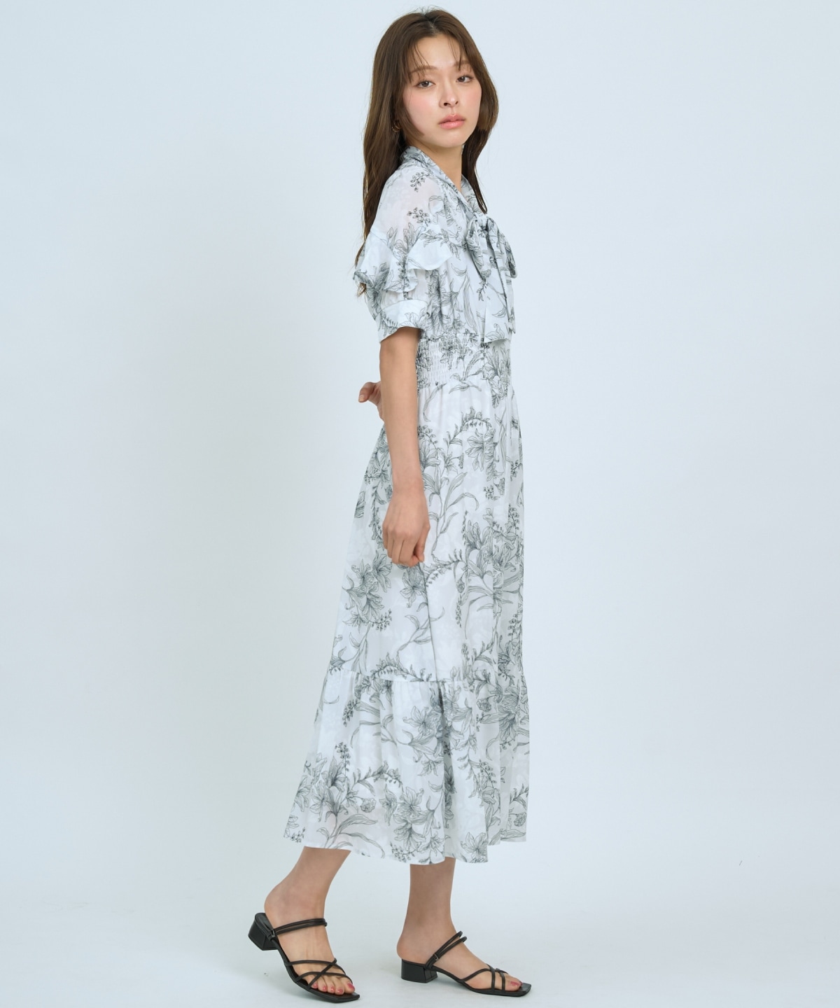 【先行予約受付中】ラインフラワーハーフスリーブワンピース