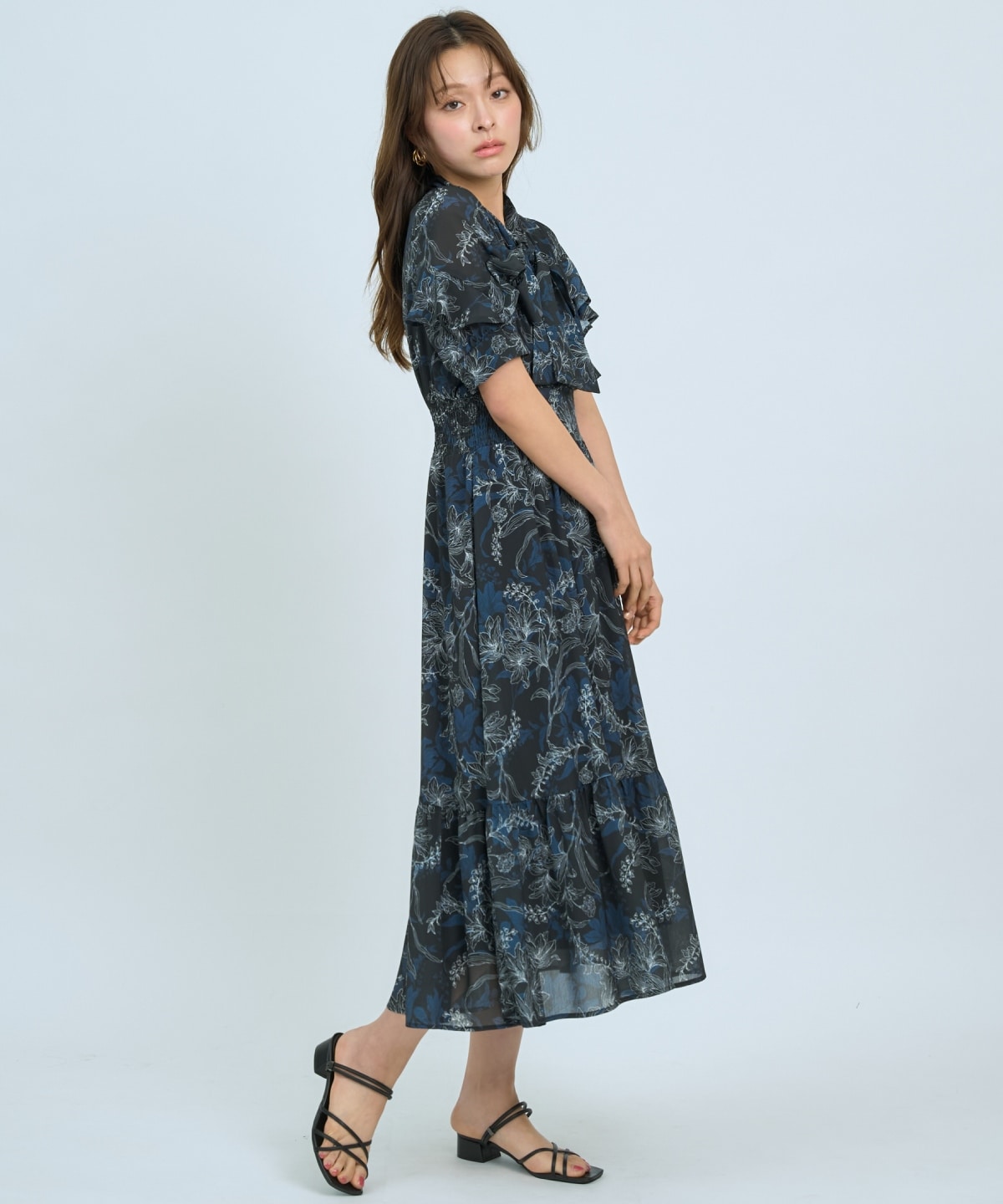 【先行予約受付中】ラインフラワーハーフスリーブワンピース