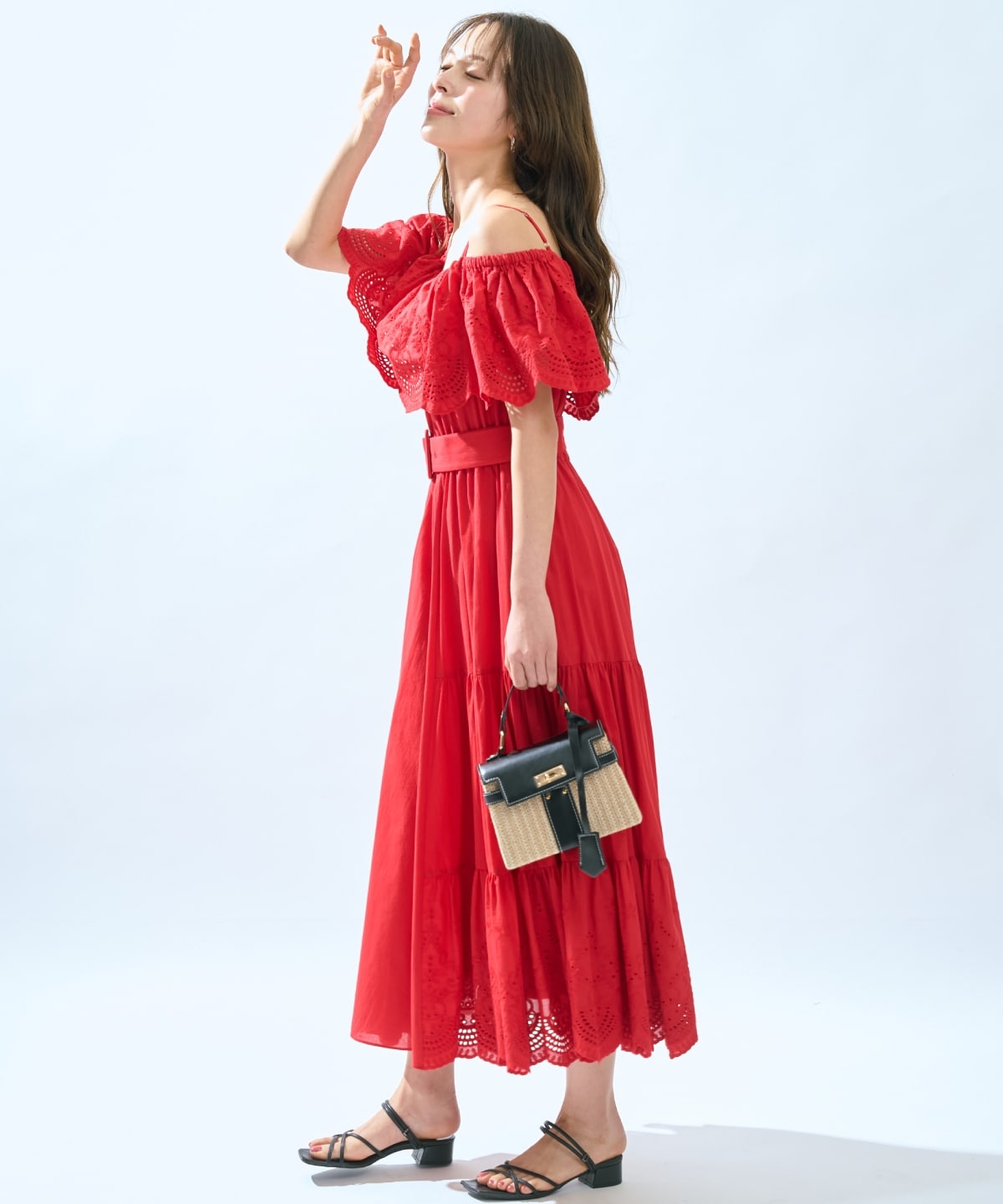 レースオフショルティアードワンピース