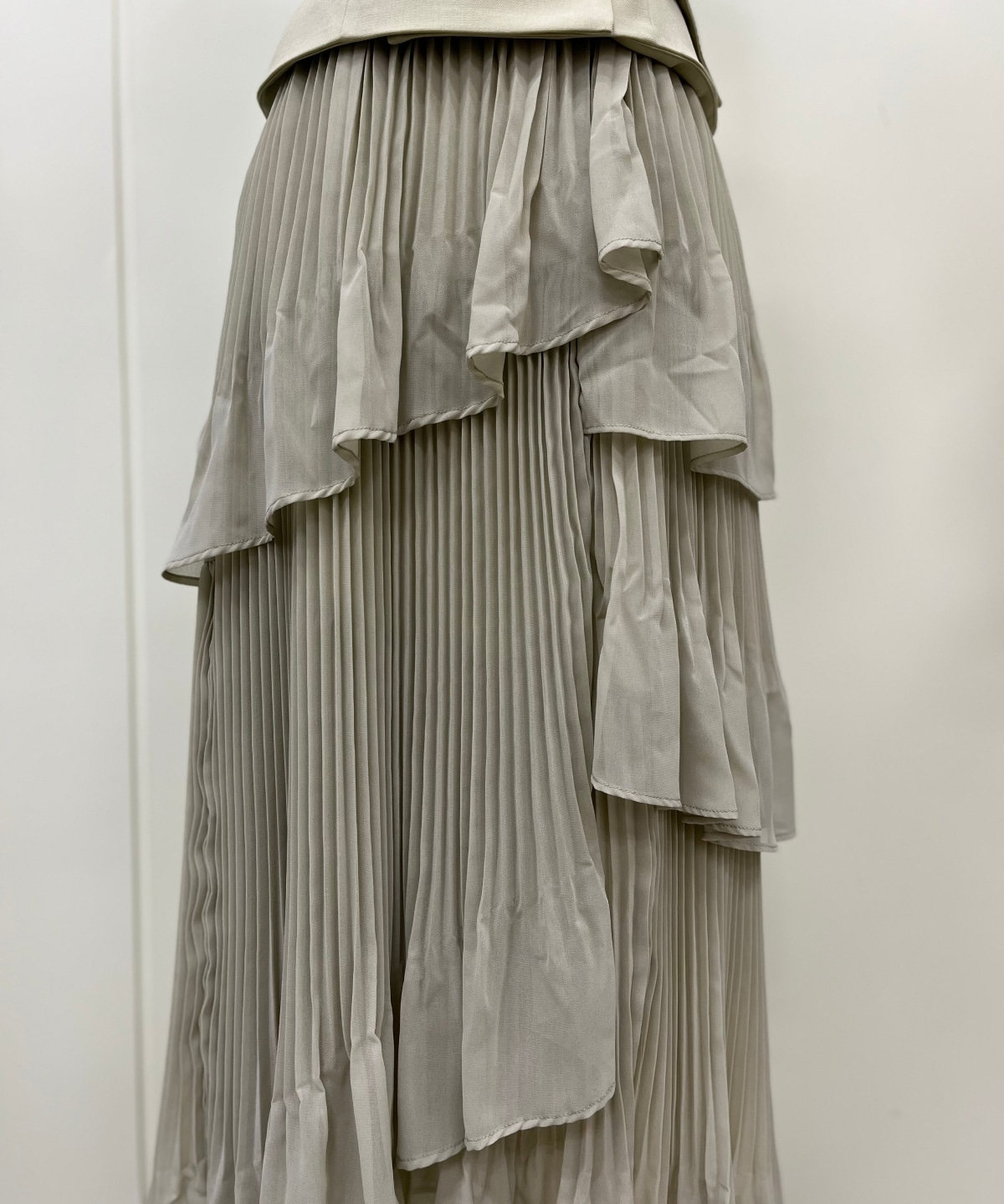 【先行予約受付中】ジャケットレイヤードプリーツワンピース