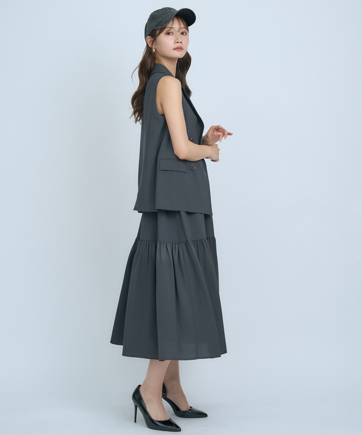 テーラードジレ×ティアードキャミワンピース