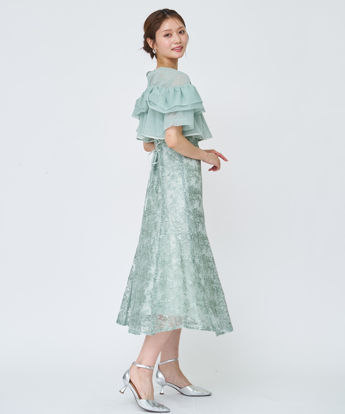 チュールレイヤードスパンコールドレス