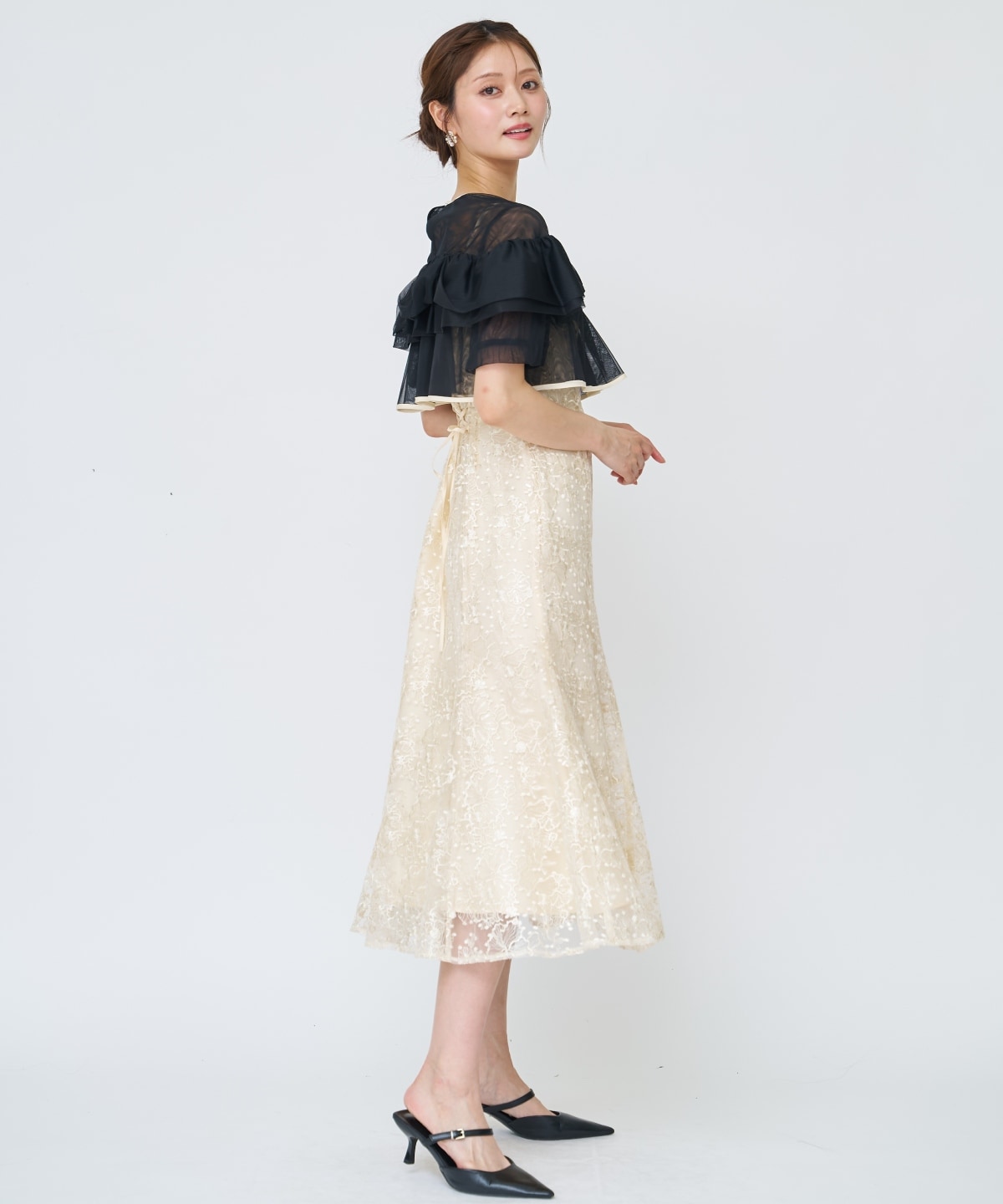 チュールレイヤードスパンコールドレス