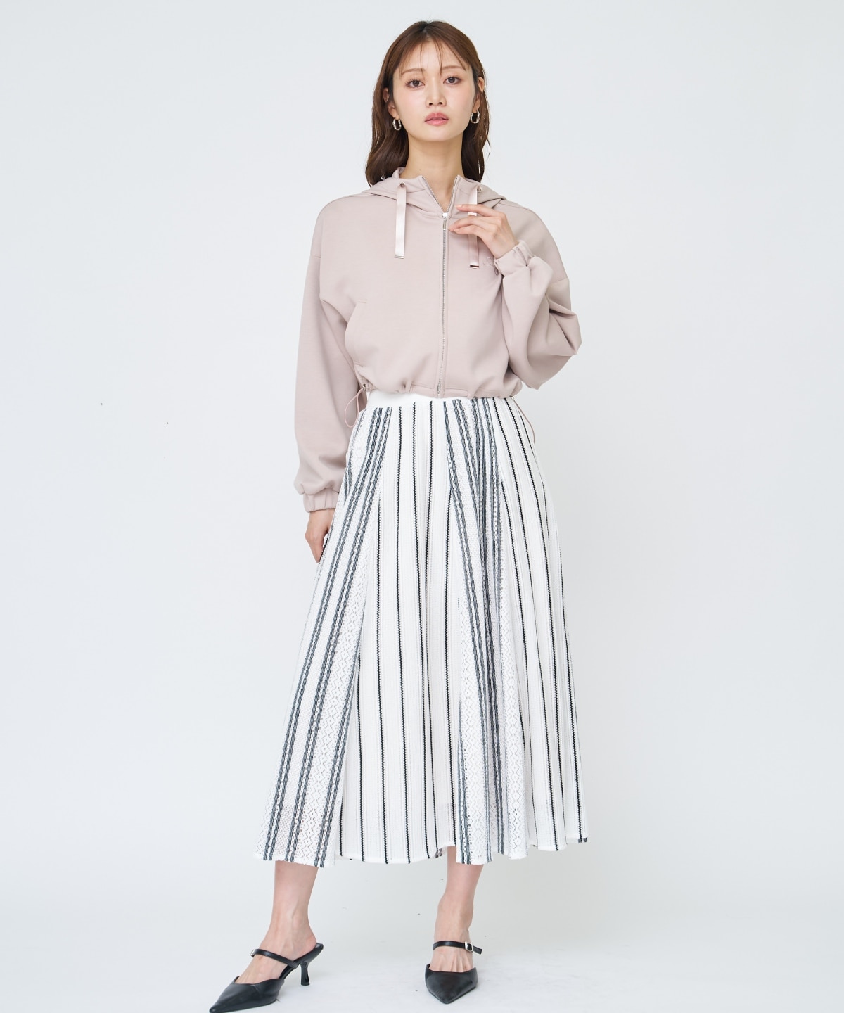 【先行予約受付中】ロゴ刺繍ZIPパーカー