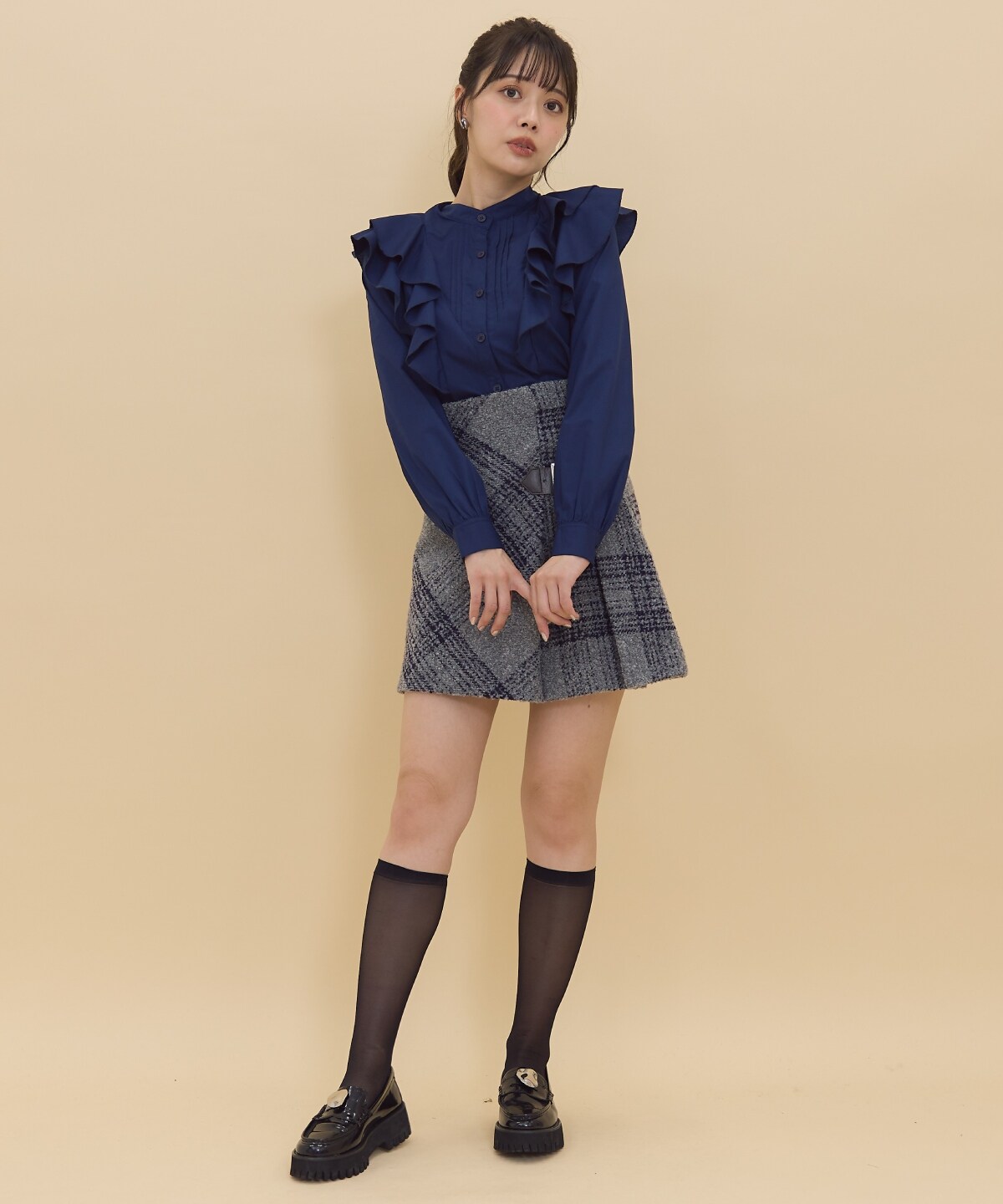 ショルダーフリルスタンドシャツ
