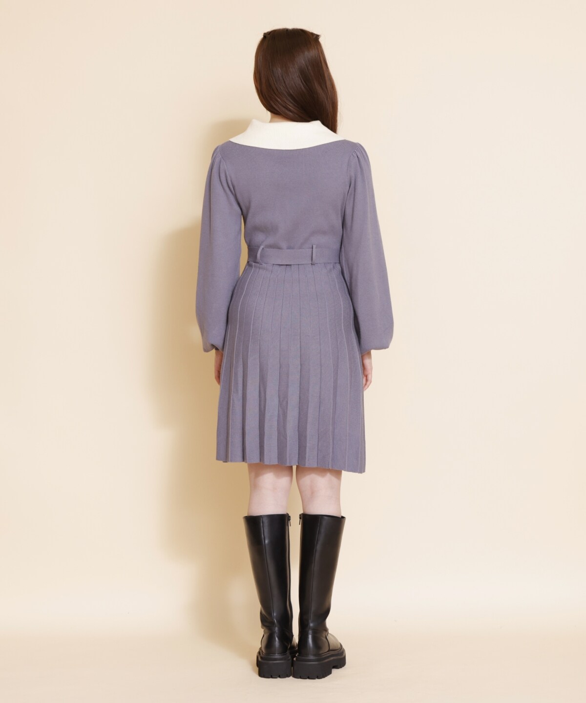 ホワイトカラーニットワンピース