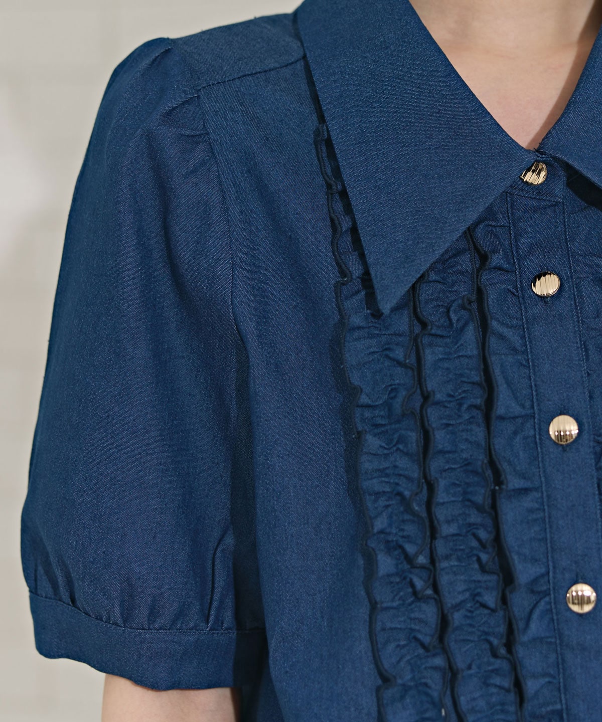 ビッグカラーフリルシャツ