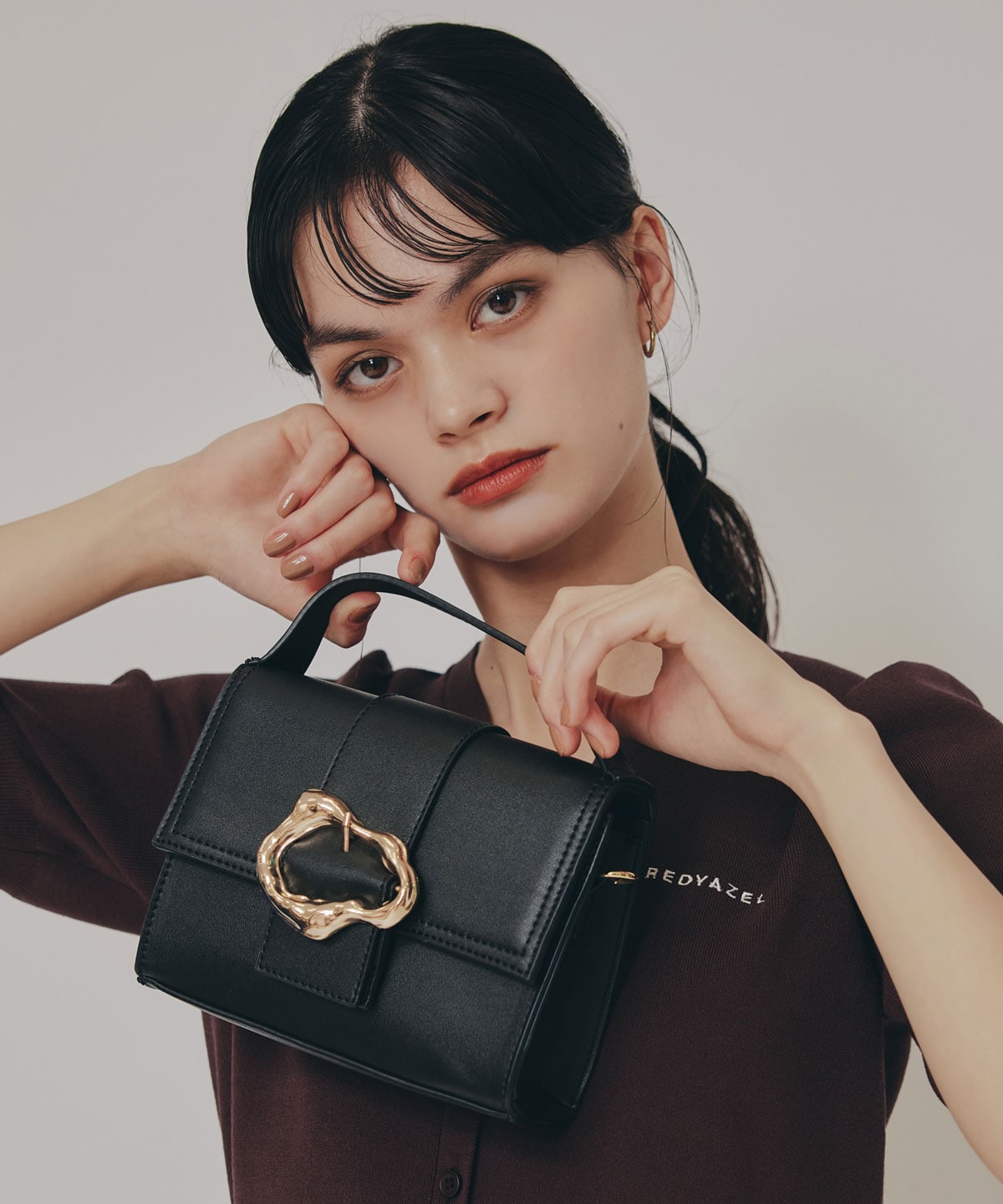 バックルデザインロゴストラップミニバッグ