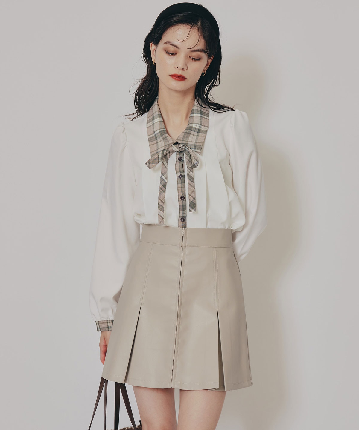 チェックバイカラーリボンタイブラウス