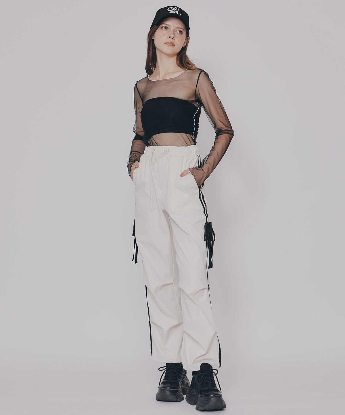 サイドリボンラインパラシュートパンツ
