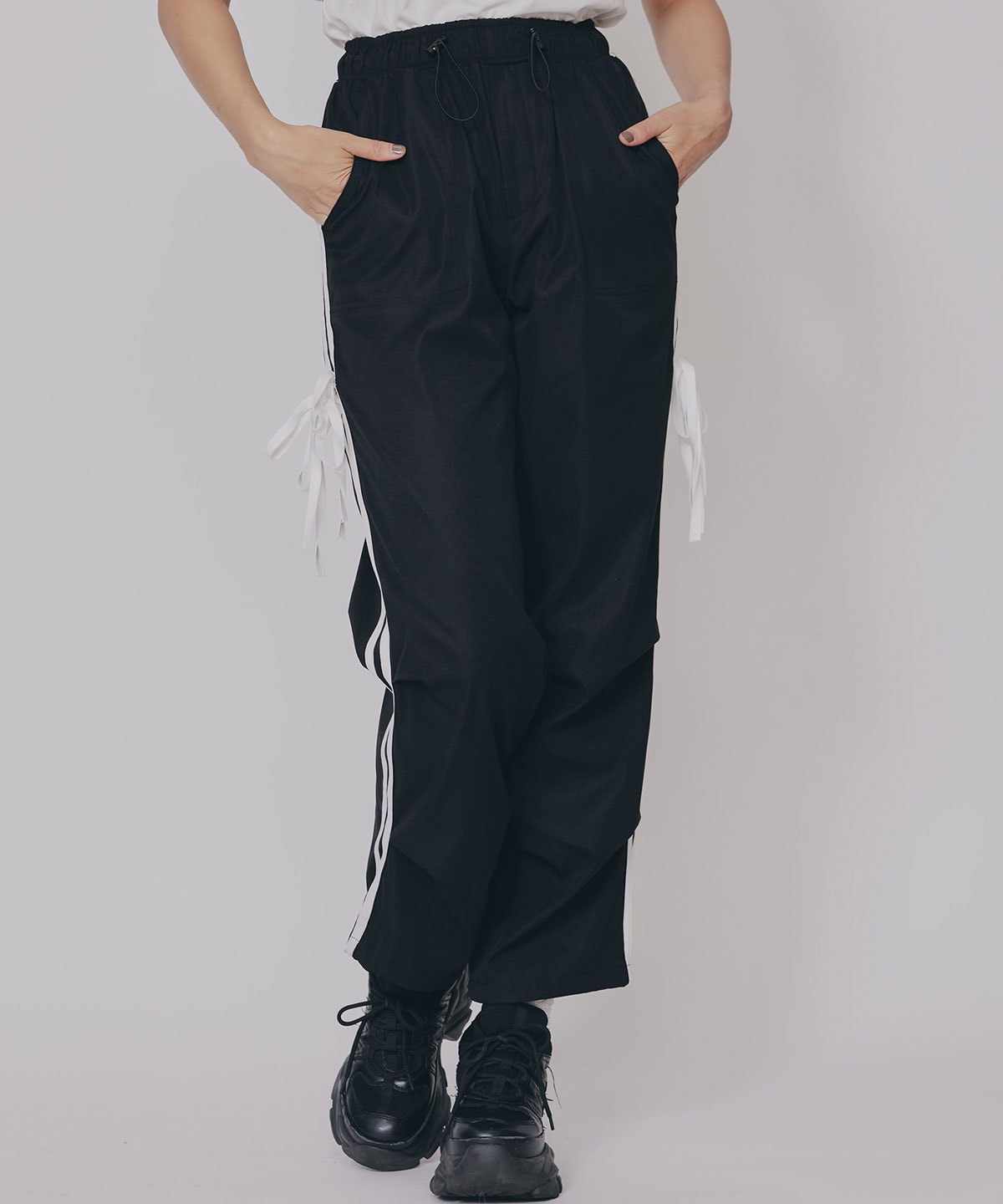 サイドリボンラインパラシュートパンツ