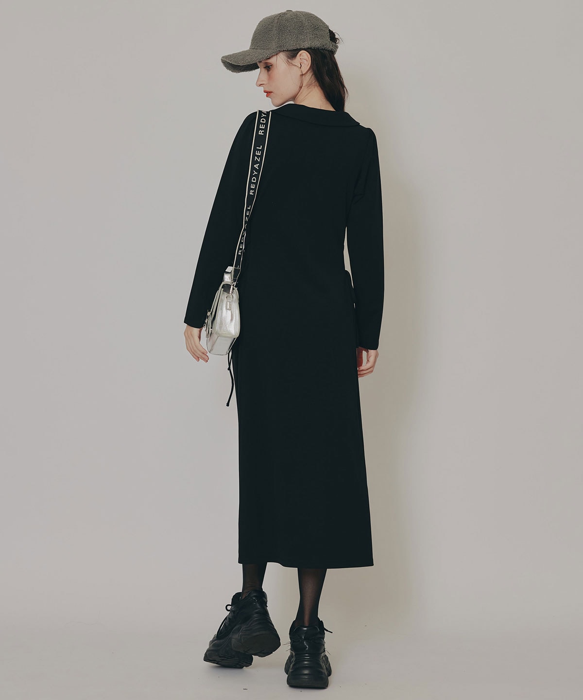 エンブレムサイドレースアップロングスリーブワンピース