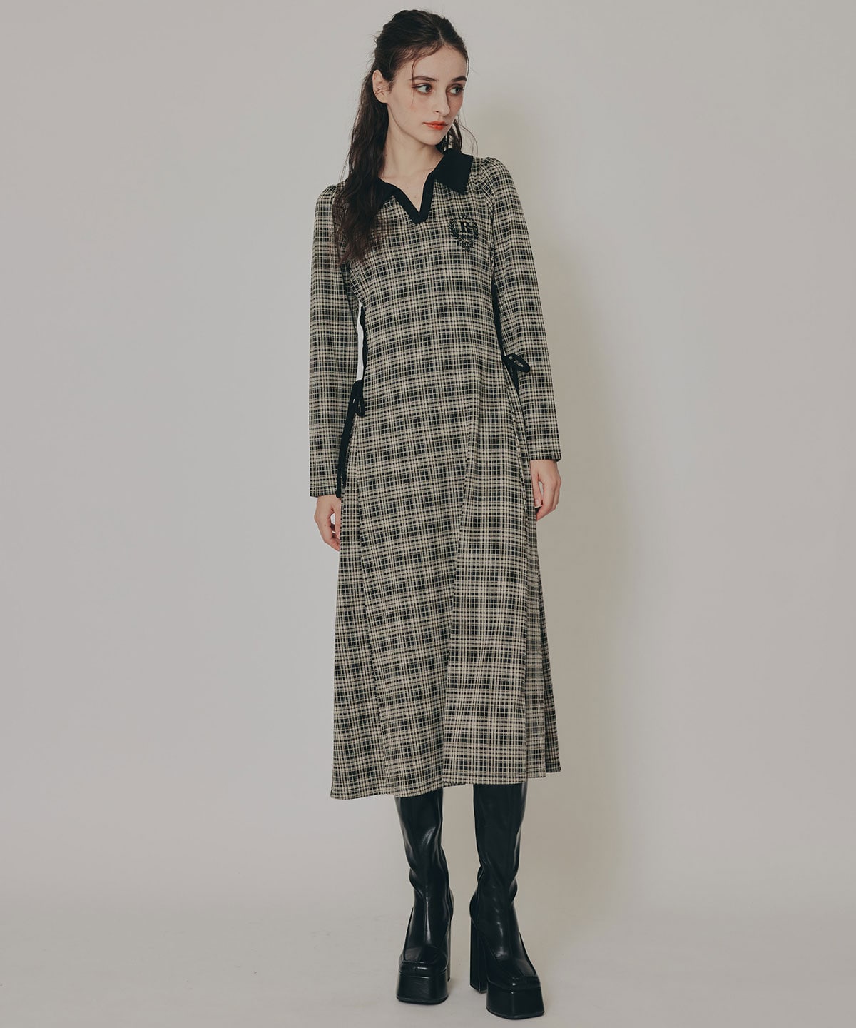 エンブレムサイドレースアップチェックワンピース
